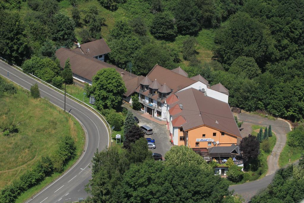 Hotel Zur Engelsburg Hausen-Wied Exterior photo